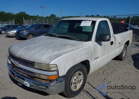 2000 Chevrolet Silverado 1500 z USA, uszkodzony, nr VIN 1GCEC14VXYE378477